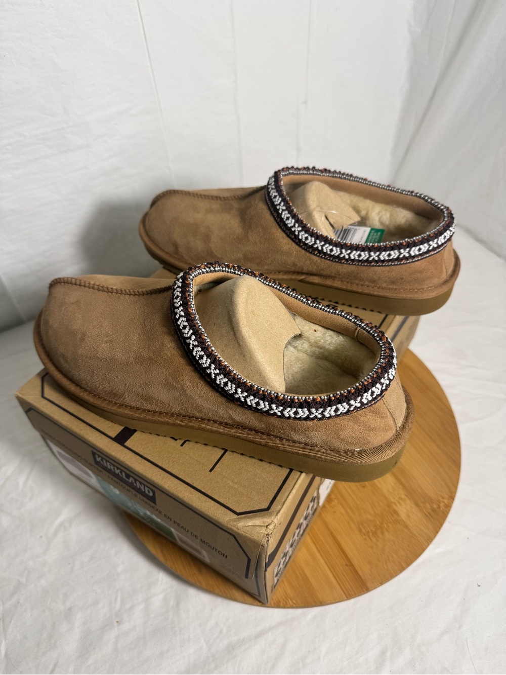 Kirkland Signature Unisex Shearling Slippers Tan Men’s 9 Women’s 10 New In Box